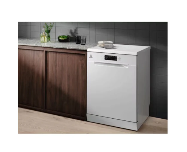 Electrolux ESA47220SW 60cm UltimateCare 300 Freestanding Dishwasher With 13 Pace Settings - Image 5