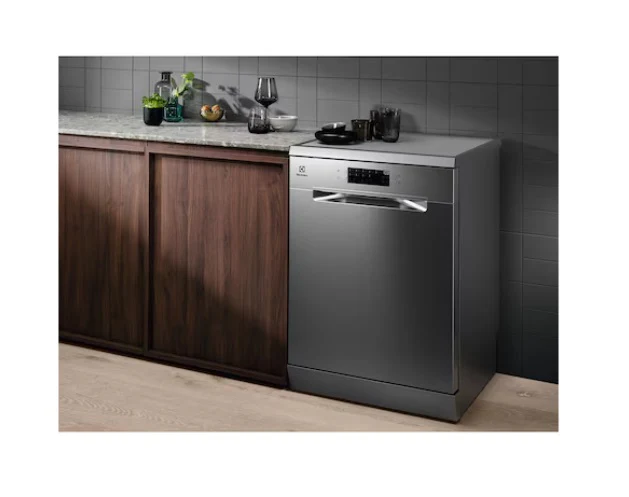 Electrolux ESA47200SX 60cm UltimateCare 300 Freestanding Dishwasher With 13 Place Settings - Image 6