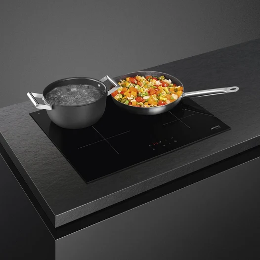 SMEG 60cm Induction Hob 4 Zones Black Glass - Image 4