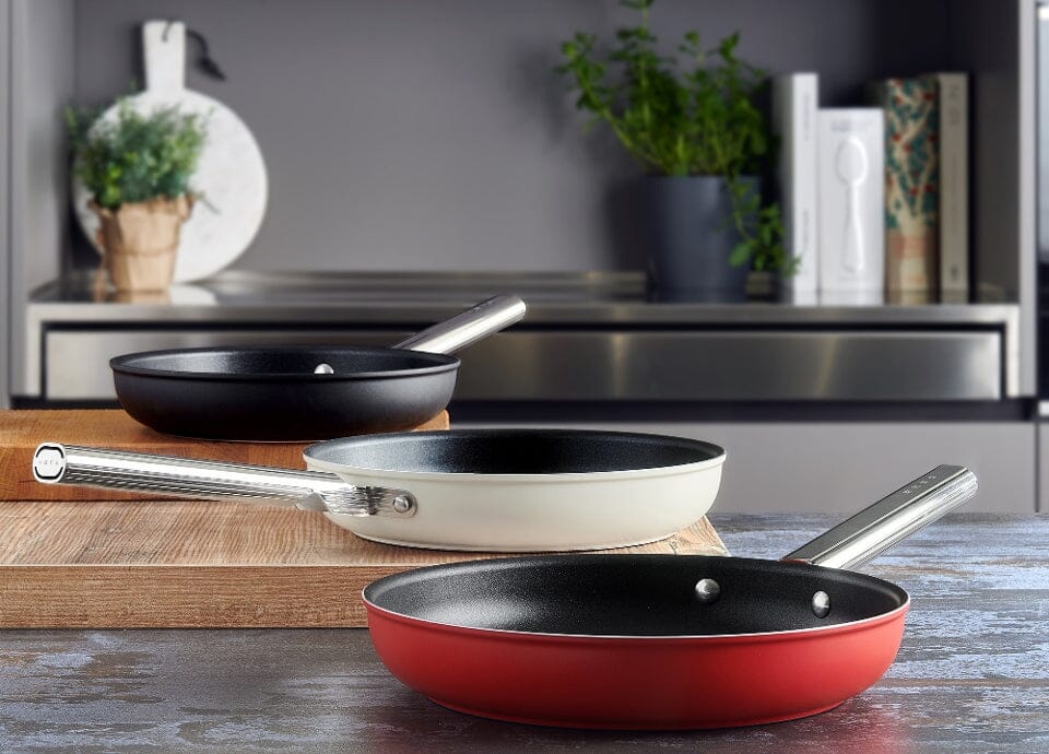 Smeg CKFF2601BLM/CRM/RDM Non-Stick Frying Pan Cookware 50's Style Aesthetic - Image 13