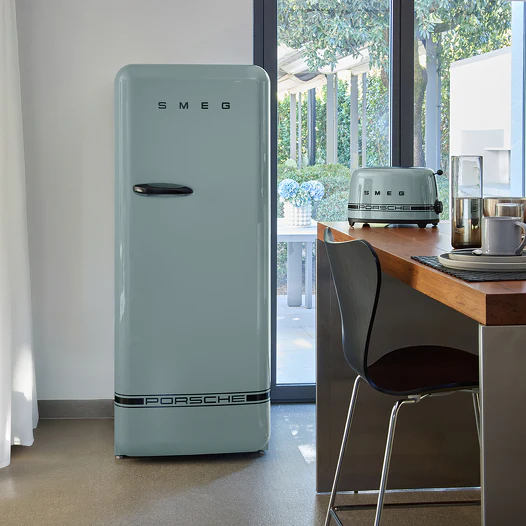 Smeg FAB28RDPSG6 Retro Freestanding Fridge Porsche Shade Green - Image 5