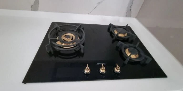 Smeg PC73GNO 70cm Black Glass Gas Hob + KSET9XE2 90cm Telescopic Hood - Image 3
